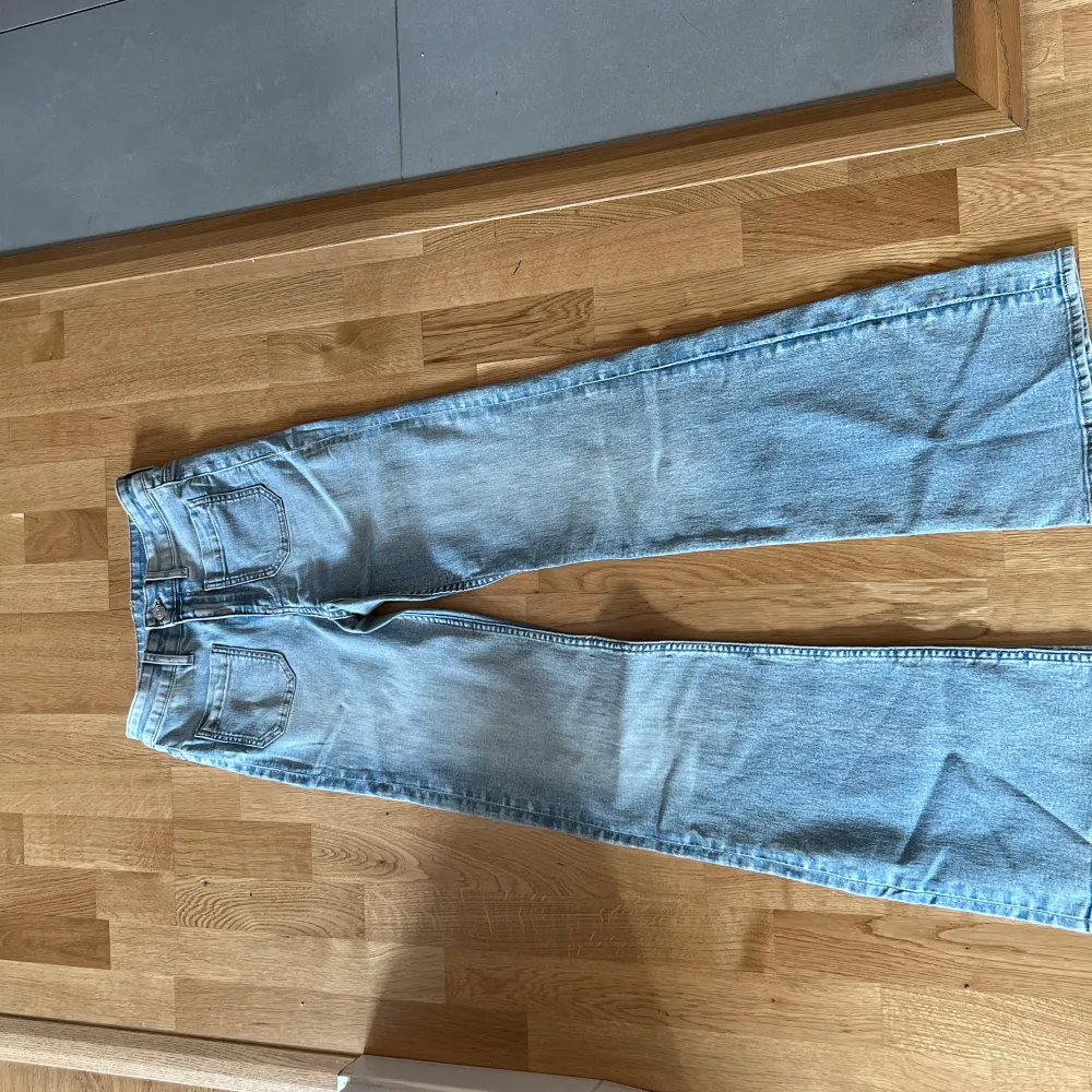 Jeans med fickor därfram  Helt nya . Jeans & Byxor.