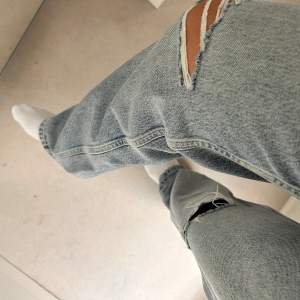 Hög midjade jeans från Gina Tricot löpta för 600kr. Inte kunnat använda på grund av för långa 