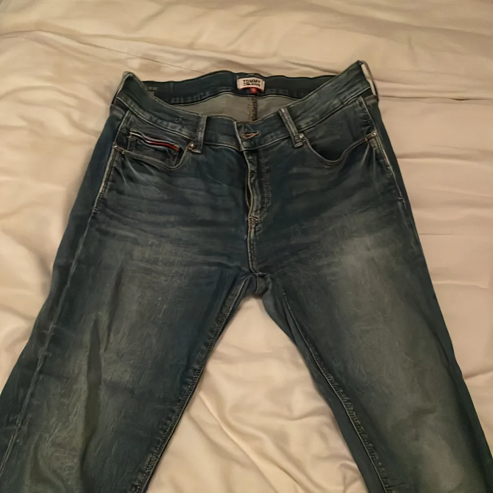 Blå jeans från Tommy hilfiger i bra skick. Jeans & Byxor.