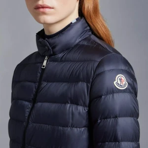 Moncler jacka - Moncler jacka i bra skick, kan skicka egna bilder vid intresse🥰🥰