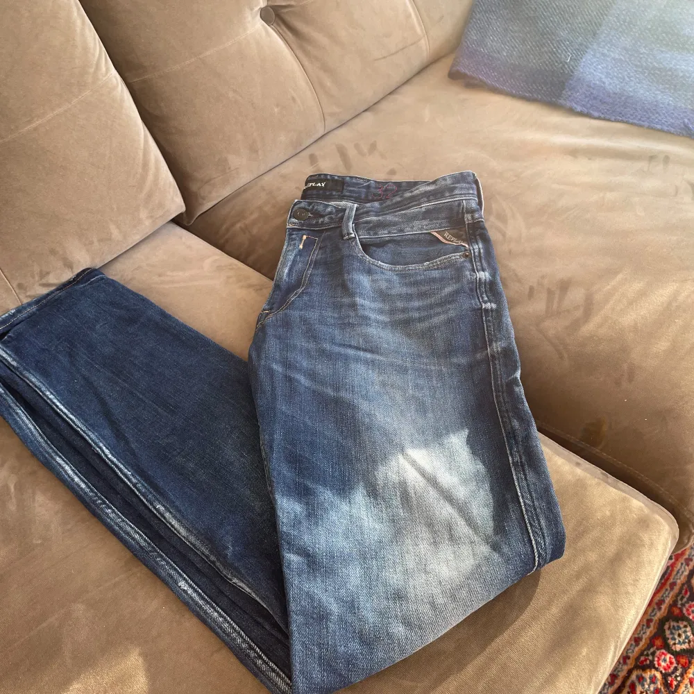 Riktigt fräscha och snygga replay anbass i riktigt bra skick inga defekter . Jeans & Byxor.