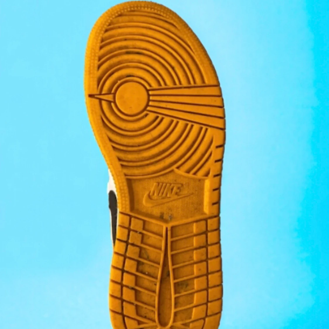 Jordan 1 yellow - 92