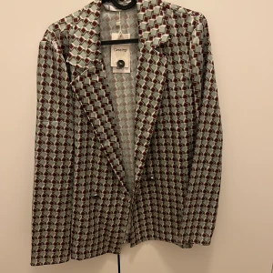 Kavaj - Helt ny kavaj, oanvänd  Färg: brun, grön beige 