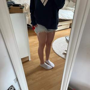 Midwaisted shorts från h&m. Använda förra sommaren men ser fortfarande bra ut. Säljer pga att jag vill rensa min garderob. Original pris 300kr mitt pris 75kr