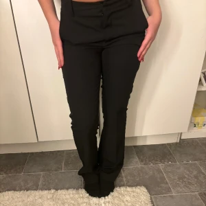 Kostymbyxor  - Kostymbyxor från Bik bok med medelhög midja💗 Knappt använda💗 nypris 499