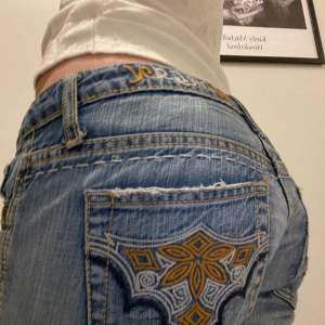Jätte fina unika jeans med tryck som inte längre kommer till användning!! 
