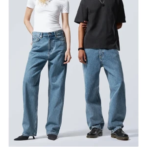 Blå weekday jeans Baggy fit  - Galaxy fit  Storlek:33/32  Skick:10/10 Inte så använda 