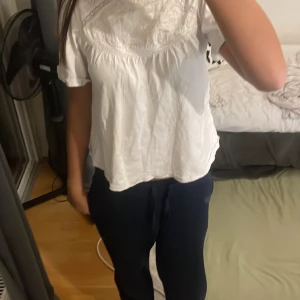 Blus vit mönstrad - Bra skick knappast använt fin