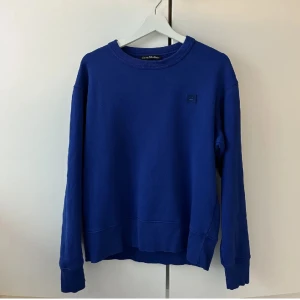 Acne studios sweatshirt  - Royal blå acne tröja, sparsamt använd