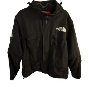 Supreme®/The North Face®  Trekking Convertible Jacket  Style: Black  Size: Medium  