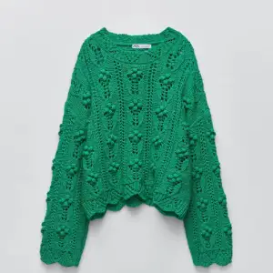 Jättefin grön broderad tröja i jättebra skick, köpt från zara 2021 så går ej att få tag på längre! 