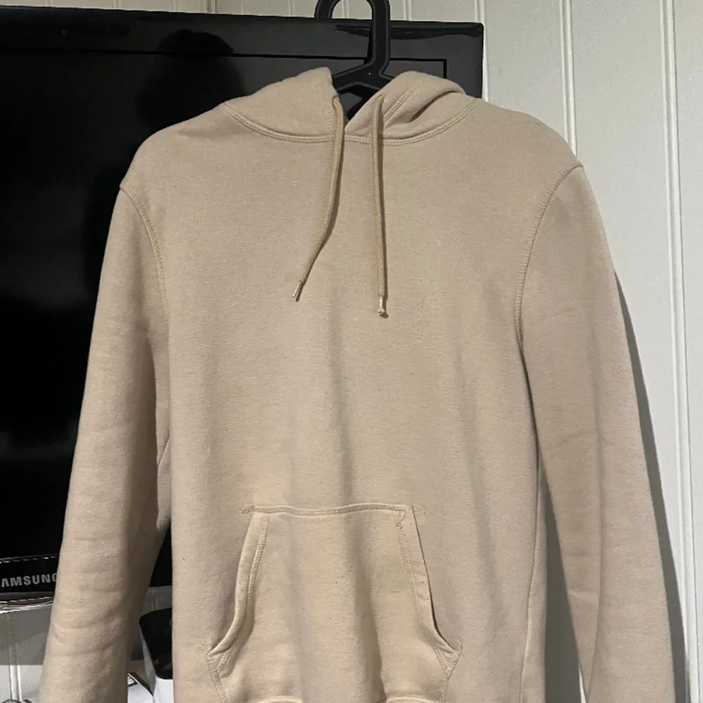 Beige hoodie från hm, bra skick😊. Hoodies.