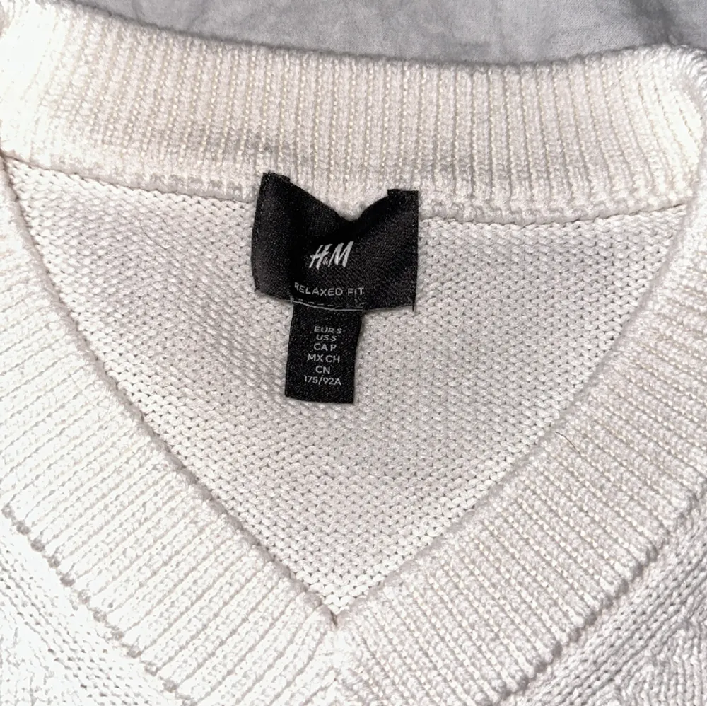 Pullover tröja från HM i storlek S, men är oversized (känns som en M). Hoodies.