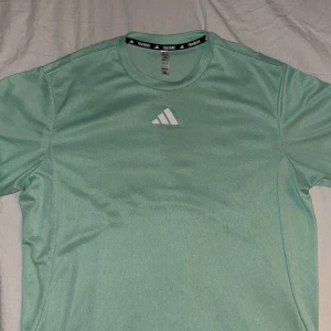 Tränings tröja  - En oanvänd tränings tröja från Adidas i storlek S