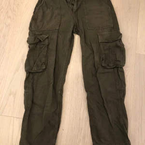 Cargo byxor  - Feta Cargos som tyvärr inte passar längre