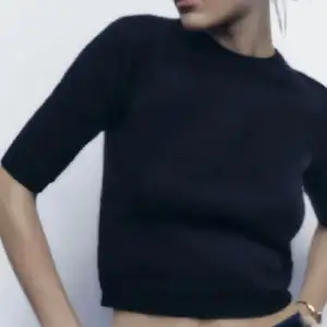 Zara tröja som inte säljs längre, inte använd så mycket köpte för 400 säljer för 200