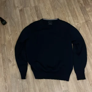 Riley sweatshirt - Tröjan är i väldigt bra skick inga skavanker eller liknande 100% merino ull!