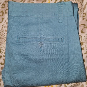 Blåa byxor från Wesc, 30/34 - Säljer ett par schyssta blåa herrbyxor från märket Wesc. I bra skick och storleken är 30/34.