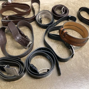 Massa skärp  - Flera olika skärp både till män o tjejer.  100 för alla plus frakt 