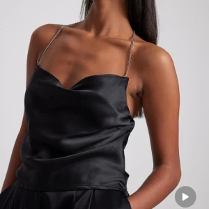 NA-KD topp - Supersnygg topp från nakd aldrig använd. Säljer då den är för liten för mig🤍🤍 