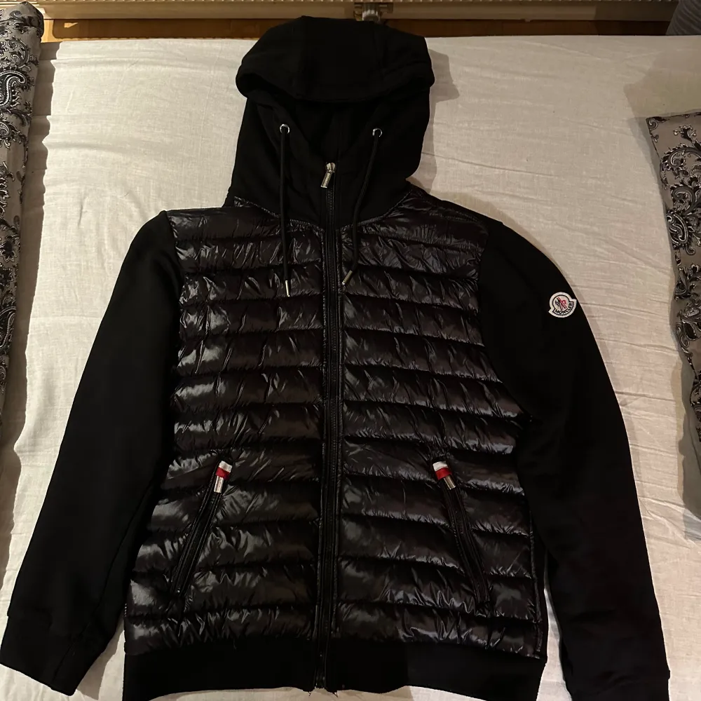 Moncler vår jacka, mycket bra skick.. Jackor.