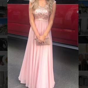 Superfin balklänning ! - Supersuperfin balklänning, rosa med paljetter upptill. Använd vid endast ett tillfälle, som ny. Nypris cirka 3500 kronor (minns inte exakt), storlek XS. Finns i/runt Göteborg eller kan eventuellt skickas!