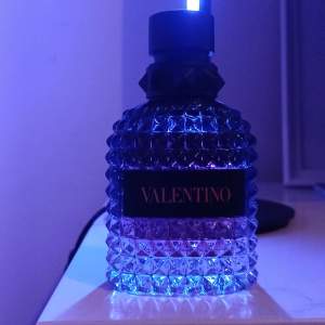 Valentino coral fantasy. Det är lite mindre än 50 ml kvar i flaskan. Inte öppen för byten