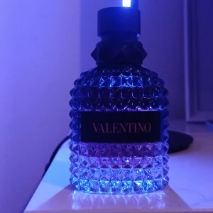 Valentino coral fantasy - Valentino coral fantasy. Det är lite mindre än 50 ml kvar i flaskan. Inte öppen för byten