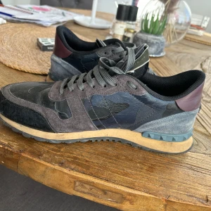Valentino rockrunners  - Säljer dessa feta rockrunnersen då dom inte används längre 