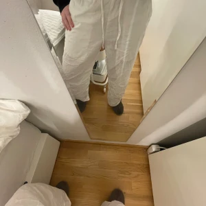 Low waist linnebyxor! - Bra skick! Low waist linnebyxor från ginatricot💕jätte sköna och luftiga🫶🏼