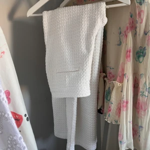 Tweed byxa  - Skitsnygga byxor i tweed.  Josefine HJ x NAKD  Använt fåtal gånger. 