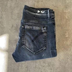 Dondup jeans  - Snygga dondup jeans i bra skick. Modellen George. Kom PM om det är något ni undrar över 🙌 181cm 70kg på bilden 