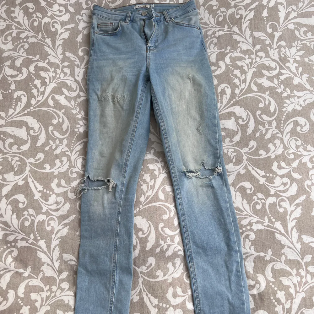 Skinny jeans med hål. Jeans & Byxor.