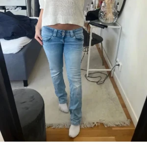 pepe jeans - Lågmidjade jeans ifrån pepe, andvända några gånger men ser ut som nya