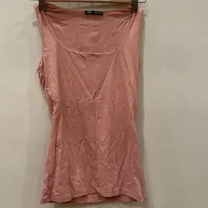 Säljer ett rosa linne från zara i storlek S.