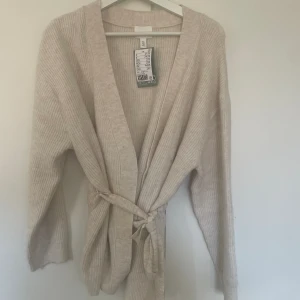 Kofta - Helt oanvänd kofta från H&M 