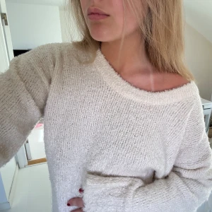 Tröja  - Väldigt fin tröja som är i nyskick, knappt använd. Inga defekter eller skador ❣️