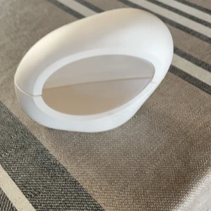 parfym - säljer denna ariana grande mod vanilla pafym eftersom den inte kommer till användning. frakten ingår inte i priset, fraken kostar 58kr. Orginal pris: 645kr ny pris:350kr nästan helt full också!