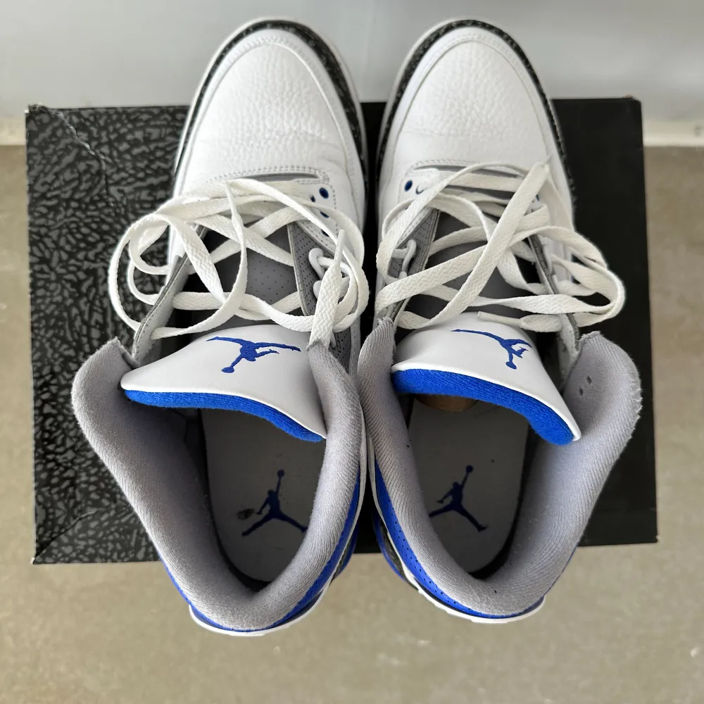Nike Air Jordan 3 'Royal Blue' US12,5 EU47 Used very little 8,5/10 Normal in sizing IF YOU NEED MEASUREMENTS OR YOU HAVE ANY QUESTION YOU CAN WRITE ME!. Skor.