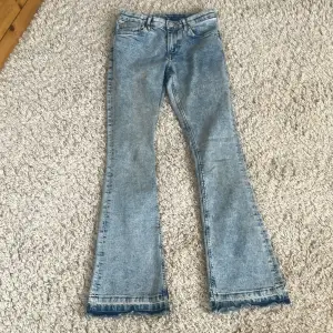 Jätte snygga Lågmidjade bootcut jeans! Tvättas innan dom skickad pris kan diskuteras 