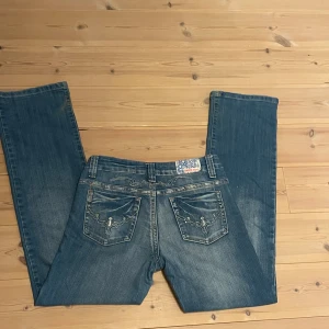 Vintage jeans  - Skitsnygga lowaist straight jeans köpa second hand i London 