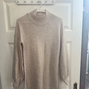 River island stickad klänning - Storlek s