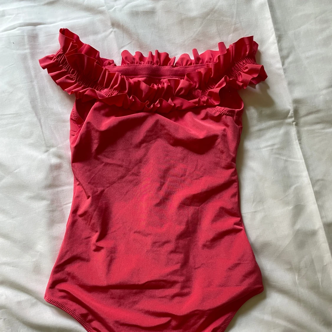 Off shoulder badräkt - 90