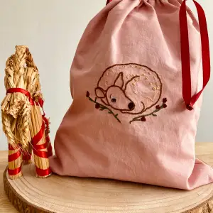 Hand embroidered pouch made of cotton with a super cute deer on it. Both the pouch and the embroidery are done by me ❤️.  Perfect to keep your knitting/crafting things on it :) 