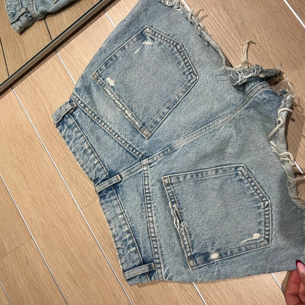 Dem perfekta blåa jeansshortsen från Zara - Storlek 34. Shorts.