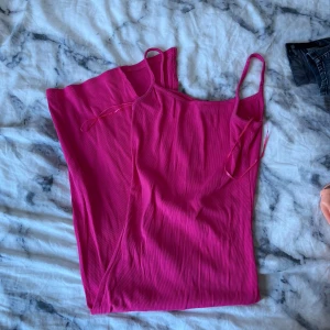 Klänning från NewYorker - Jättefin rosa klänning från Newyorker som är tight och bodycon.