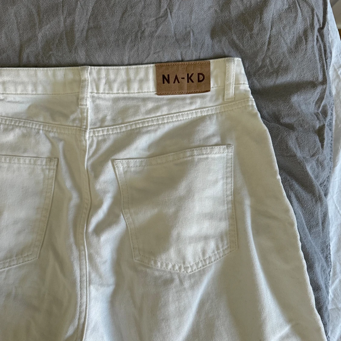Vita raka jeans från NA-KD - 90