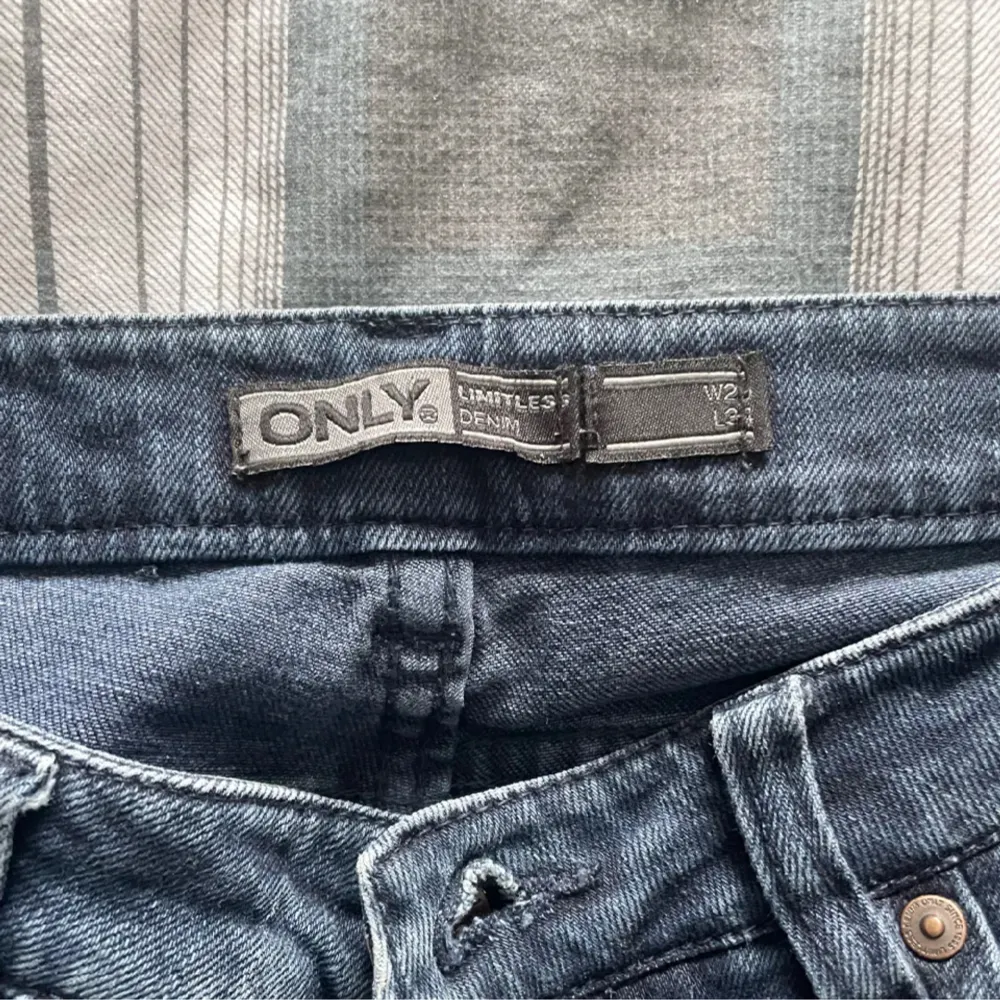 Only jeans  Midjemått 38cm Innerbenslängd 77cm . Jeans & Byxor.