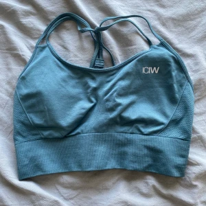 Iciw sportbh  - Endast testad så i superbra skick, nypris är 399 💞