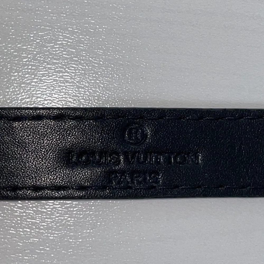 Louis Vuitton armband som nästan är helt nytt. Inga defekter. Accessoarer.